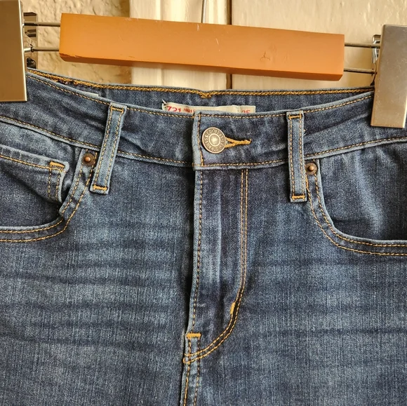 Levi's- 721 High Rise Skinny - Picture 5 of 8